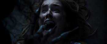 TŪNĄS TAMSOJE: TARP MŪSŲ (Insidious: Out Of The Further)
